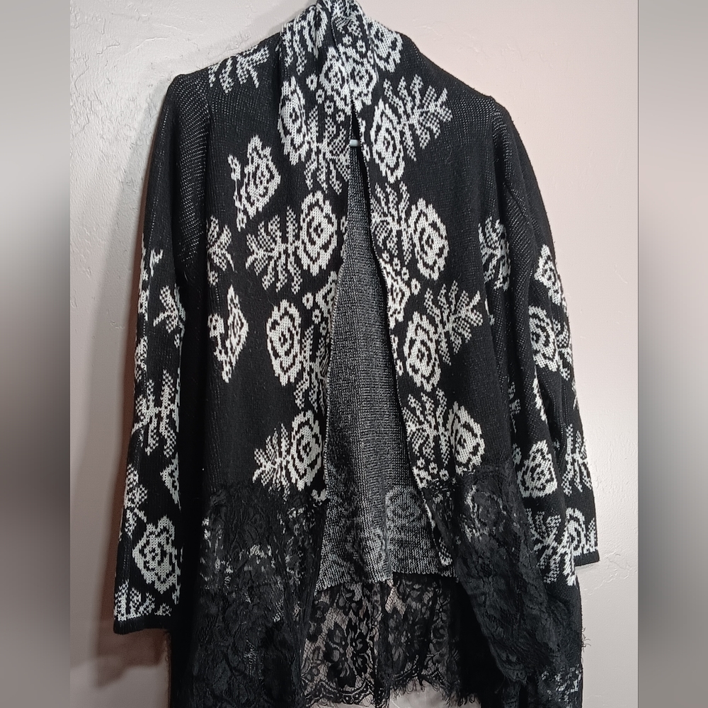 Umgee S/M Sweater Cardigan Open Front Asymmetrical Swing Lace Hem Floral Black